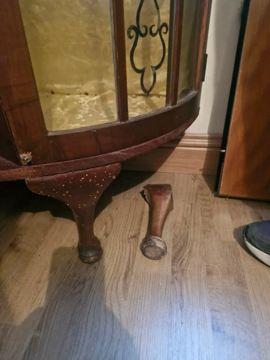 China cabinet - Image 4