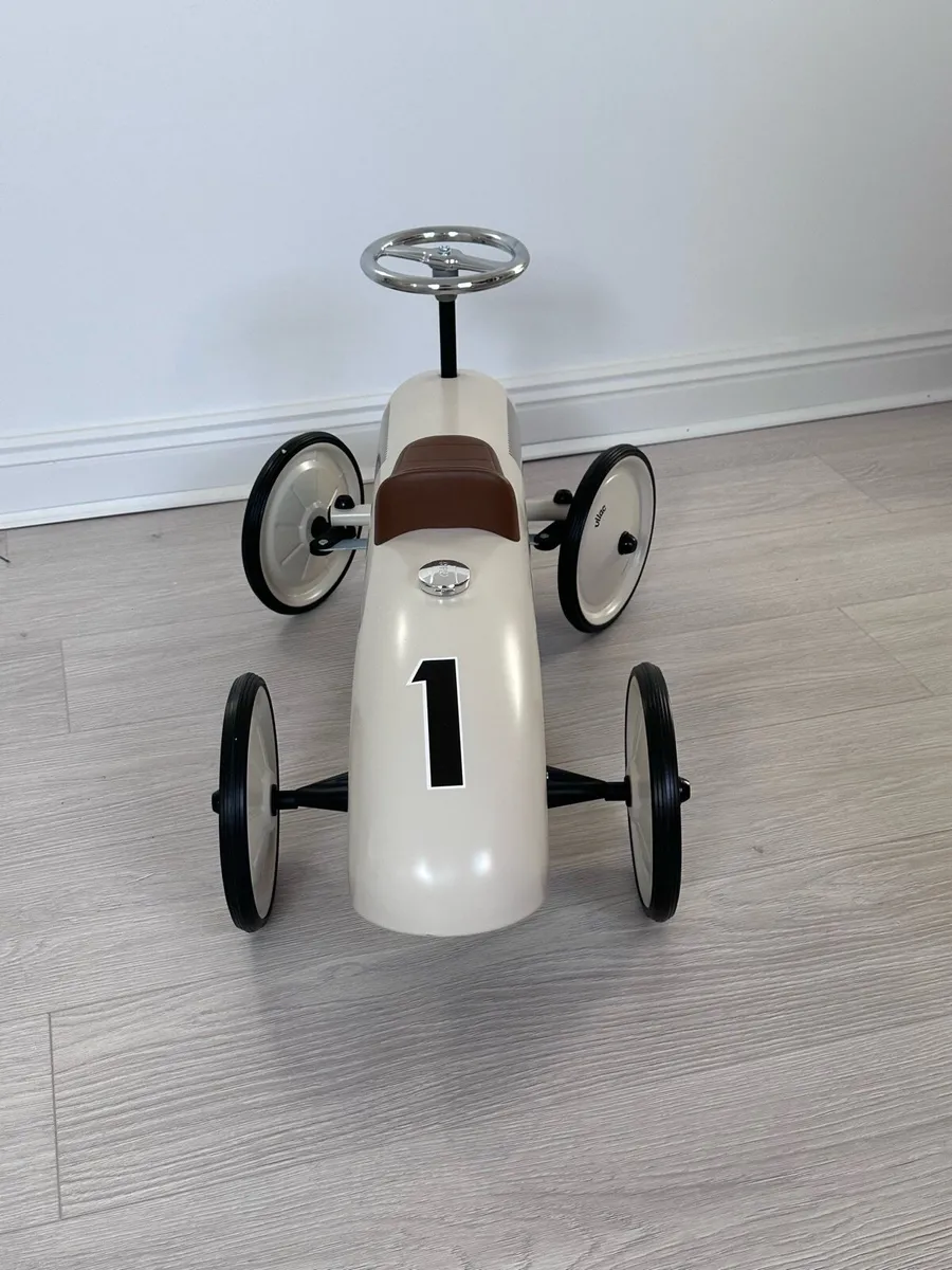 Vilac Ride On Metal Car Toy - Cream - Image 4