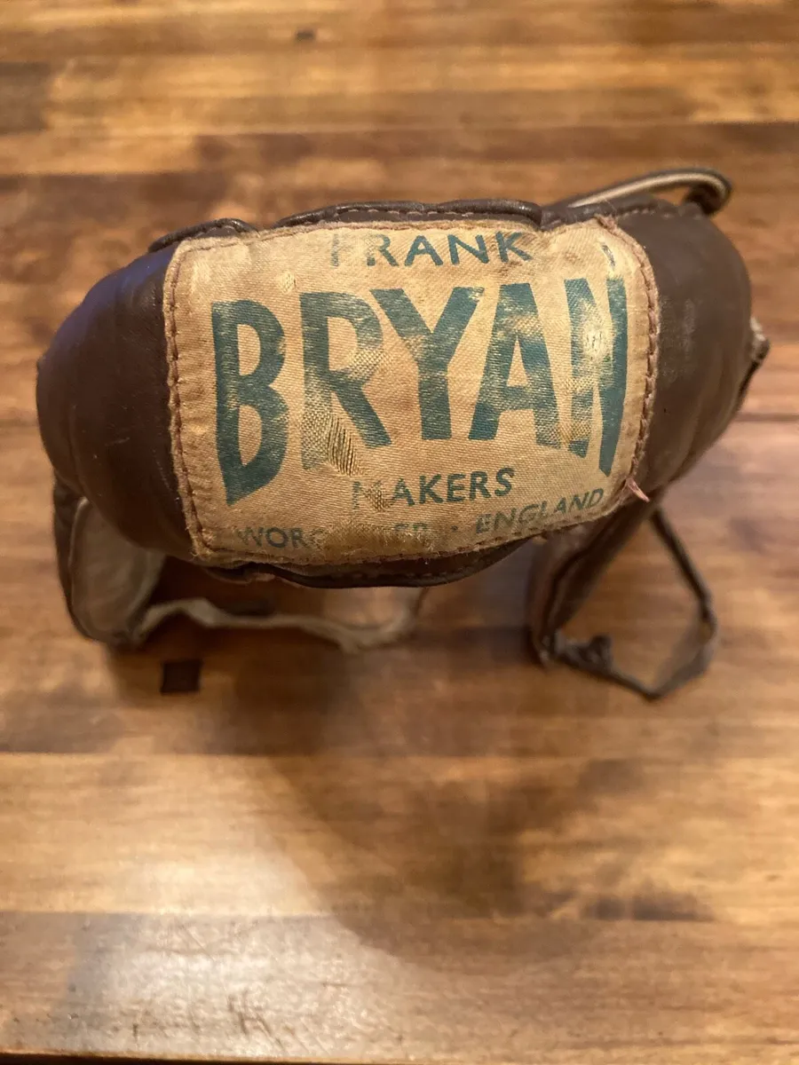 Vintage Boxing Gloves & Helmet - Image 2