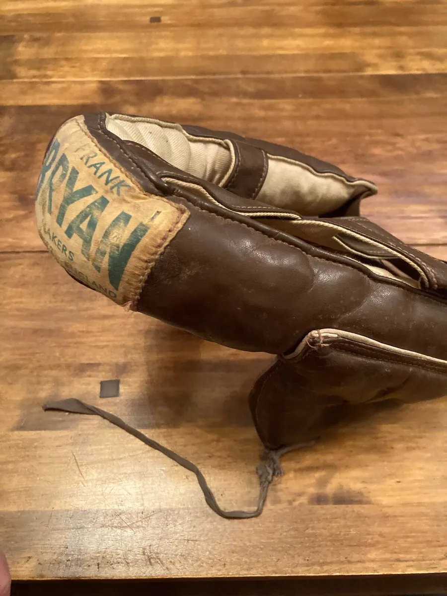 Vintage Boxing Gloves & Helmet - Image 3