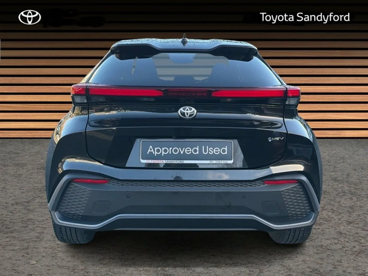 Toyota C-HR HYBRID SPORT // HEATED SEATS // APPLE - Image 4