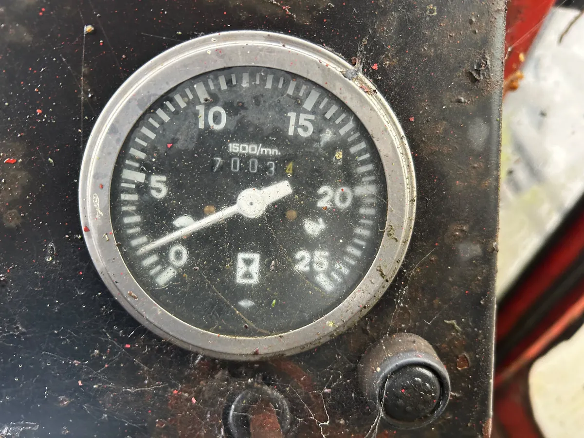 1982 Massey Ferguson 265 with Loader - Image 2
