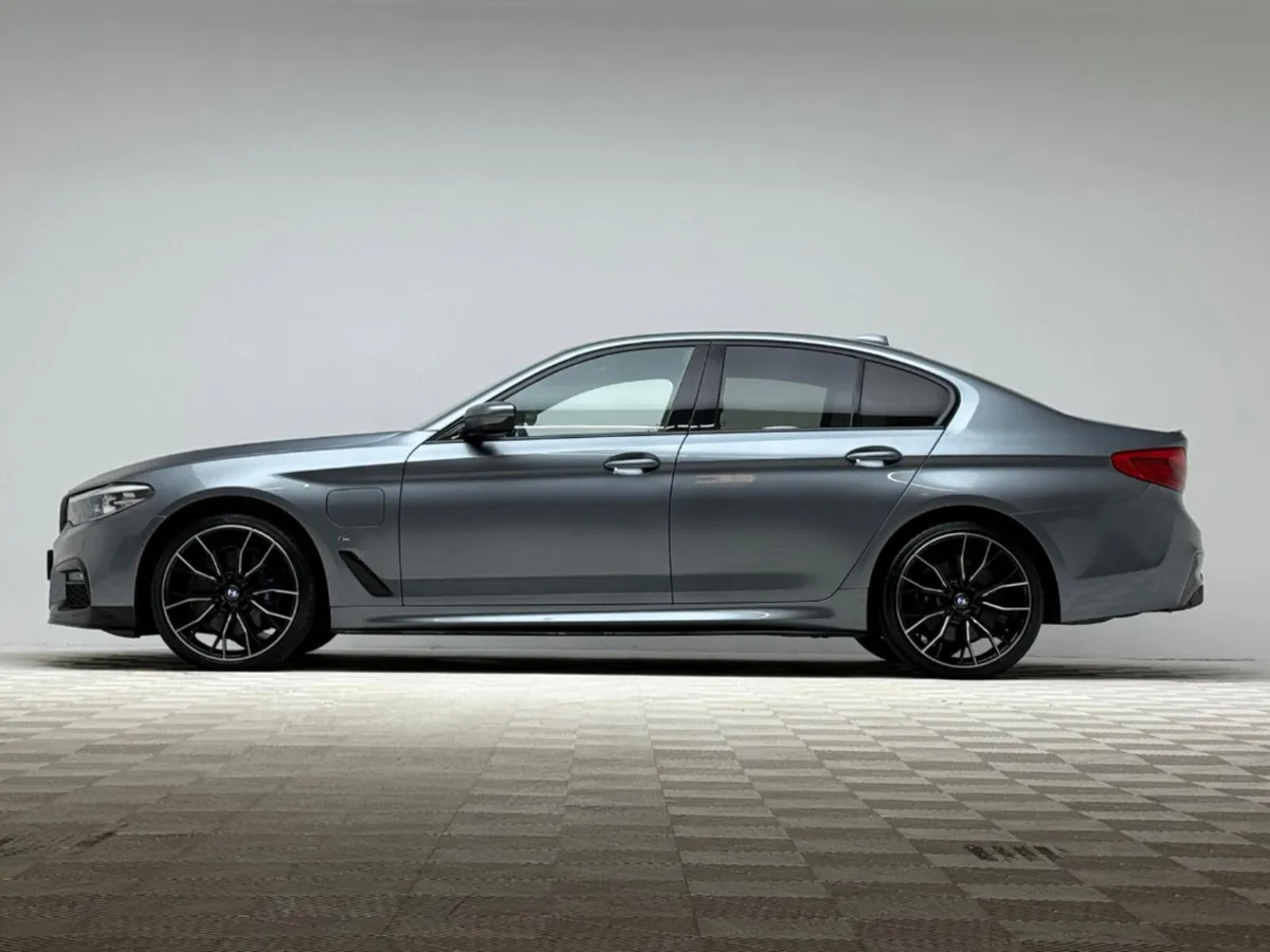 BMW 5-Series 530E M SPORT - Image 4