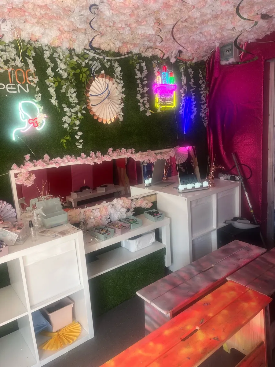 Glamour party van - Image 2