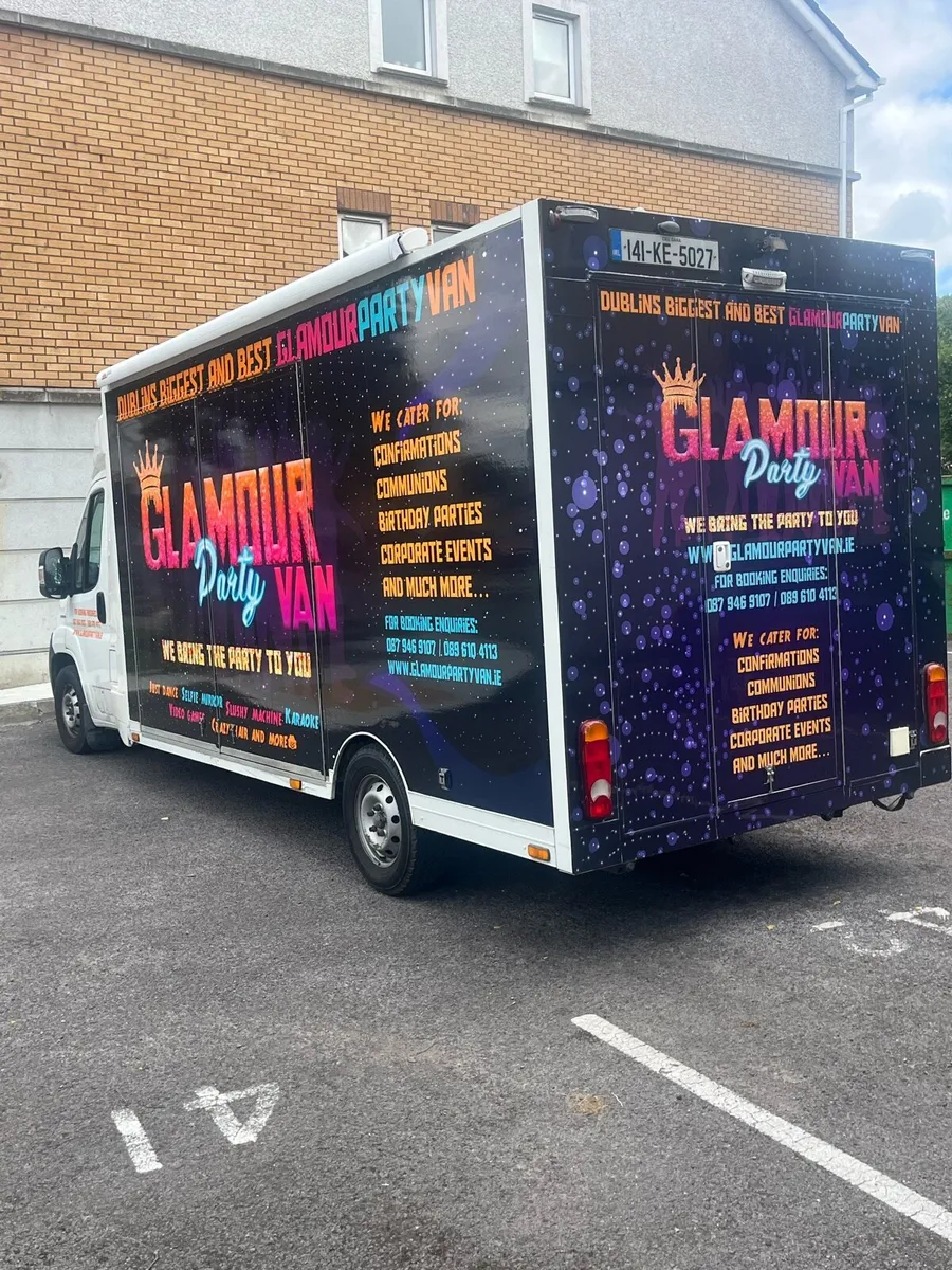 Glamour party van - Image 1