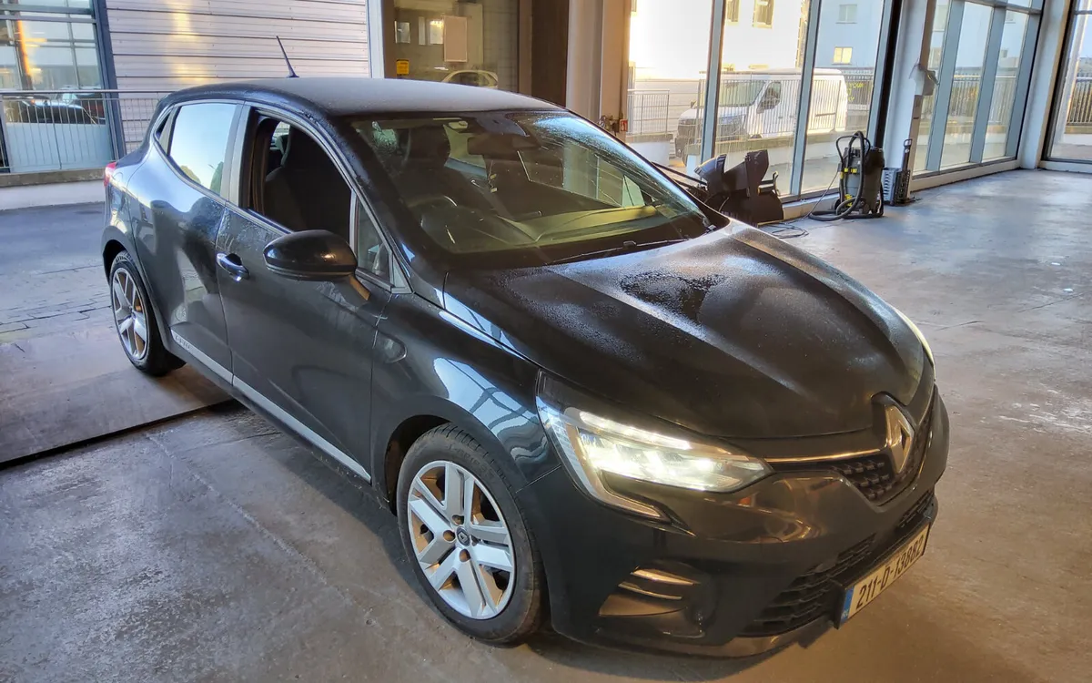 Renault Clio 2021 - Image 1