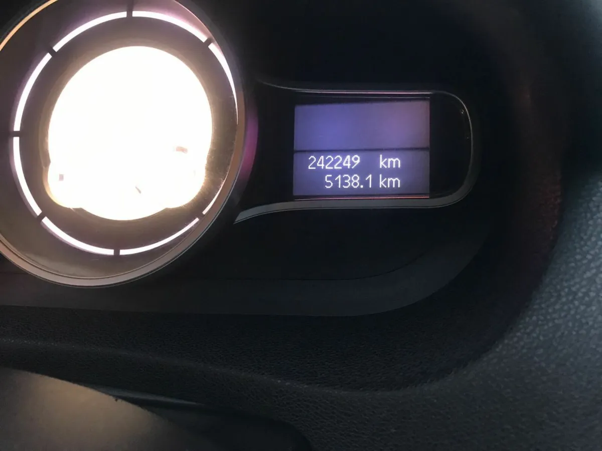 Renault Fluence 2010 - Image 4