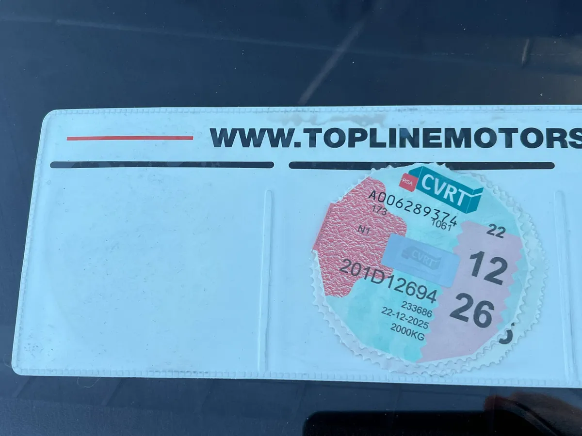 ==STUNNING VAN//BEAUTIFUL COLOUR//NEW DOE//3 SEATE - Image 3