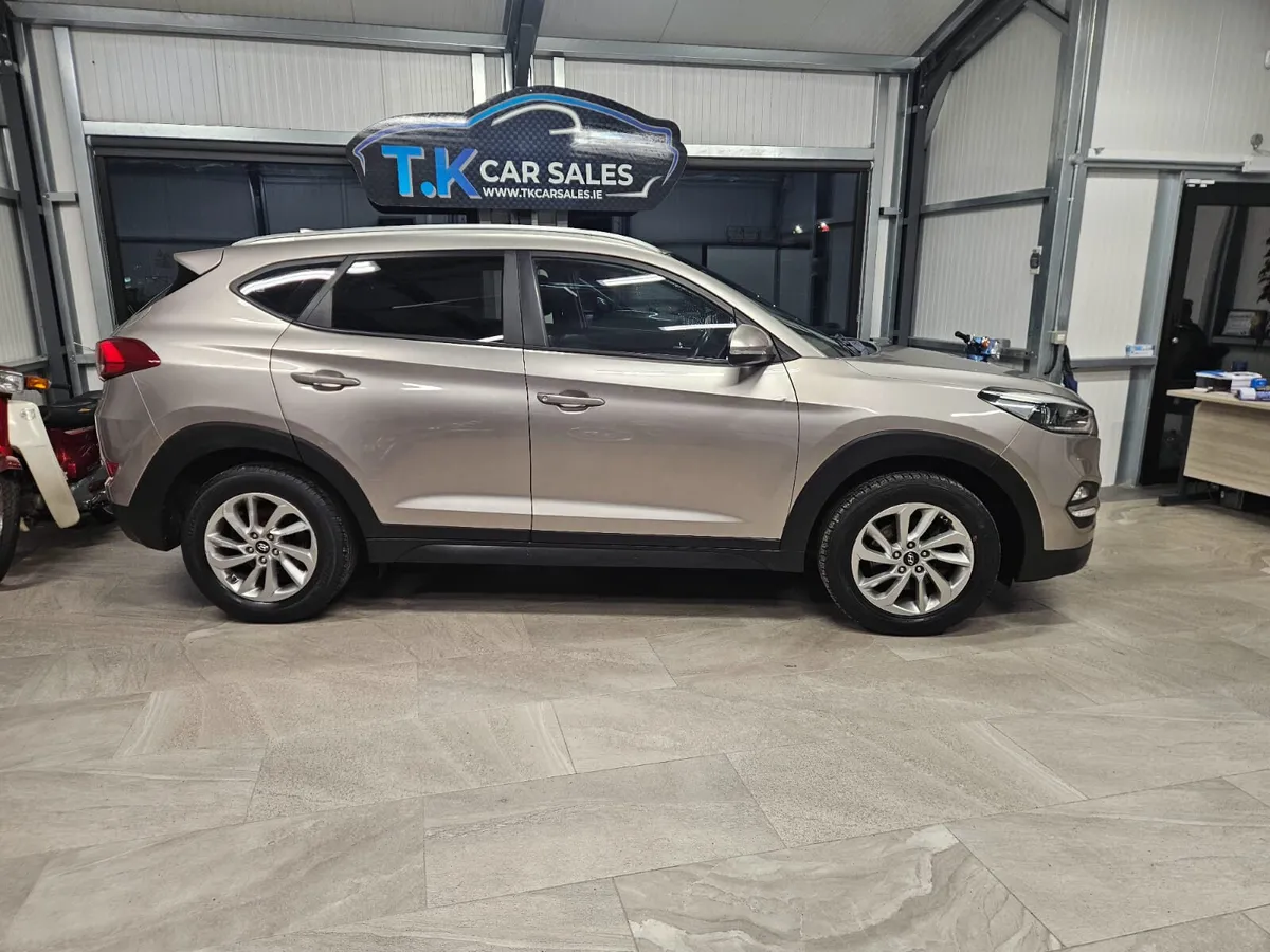 16 HYUNDAI TUCSON SE - Image 2