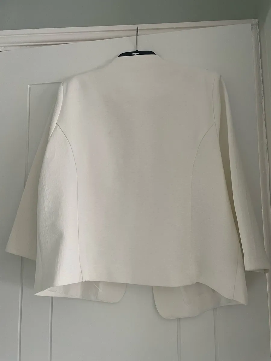 White jacket - Image 4