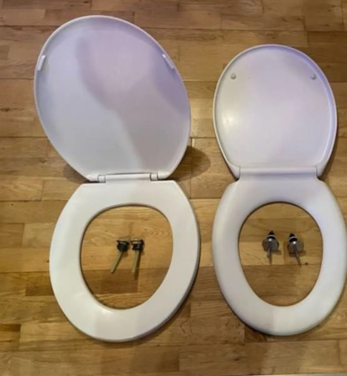 2 toilet seats - Image 1
