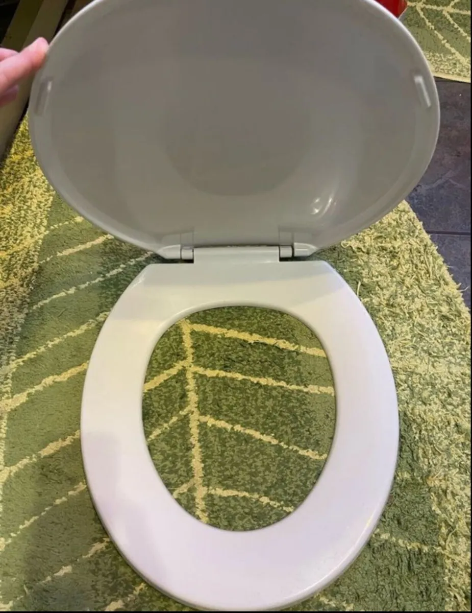 2 toilet seats - Image 3
