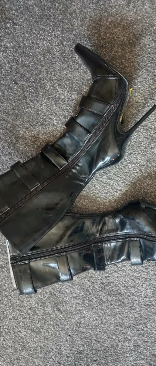 Size UK 3 lacquer black boots - Image 3