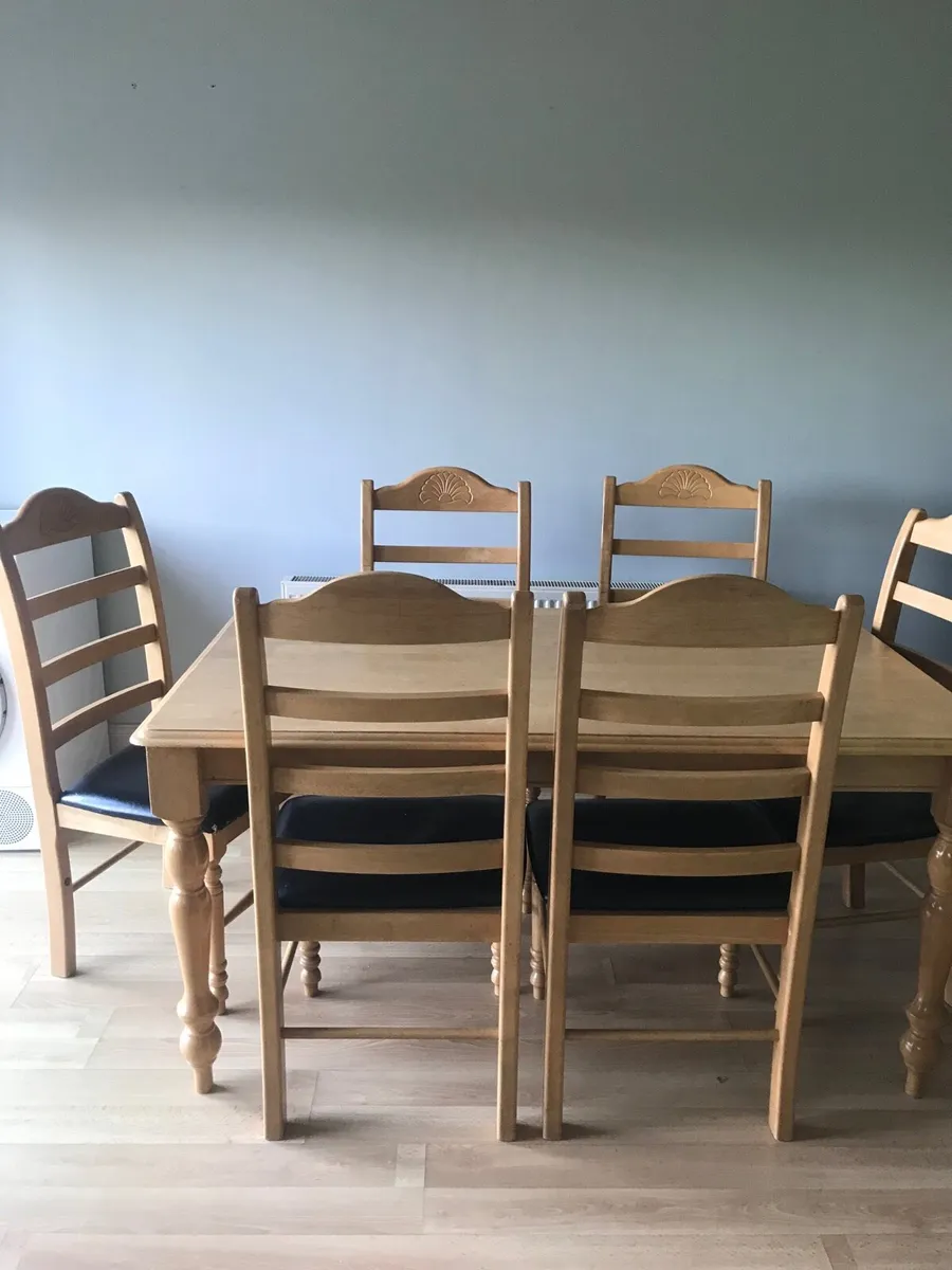 Table with chairs - Image 1