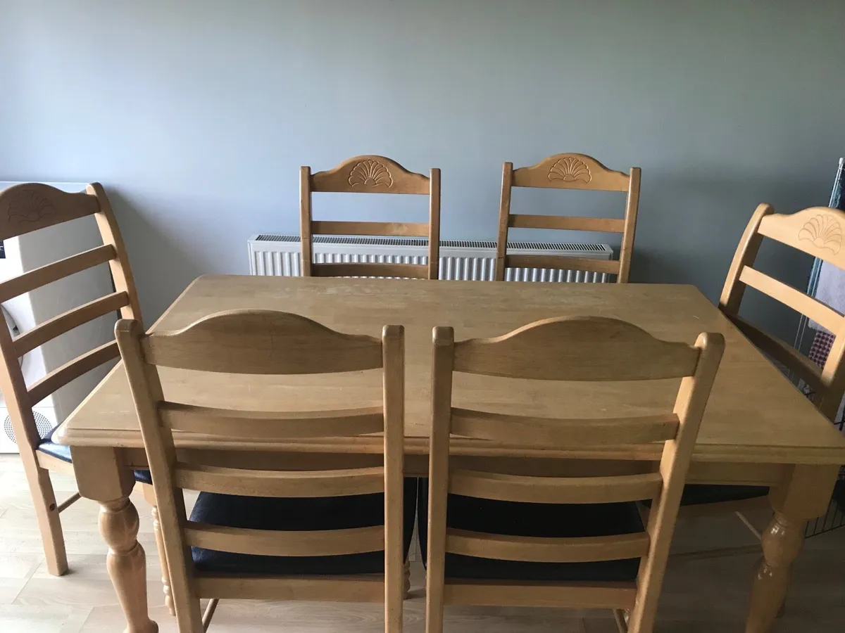 Table with chairs - Image 2