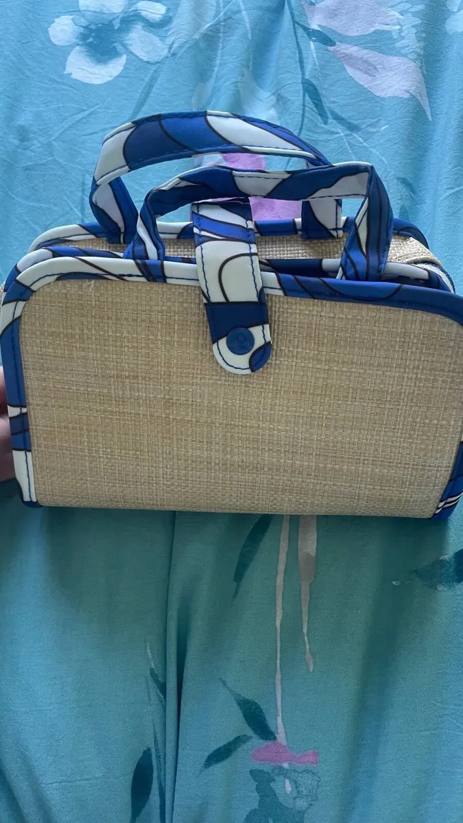 New brushes with case - Image 1