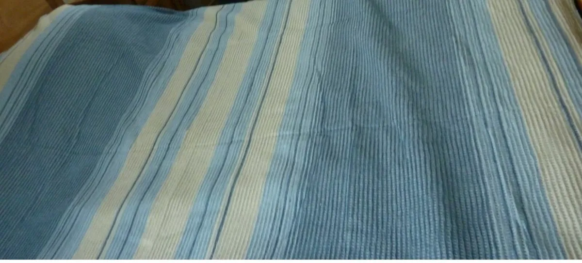 Large blanket - Image 1