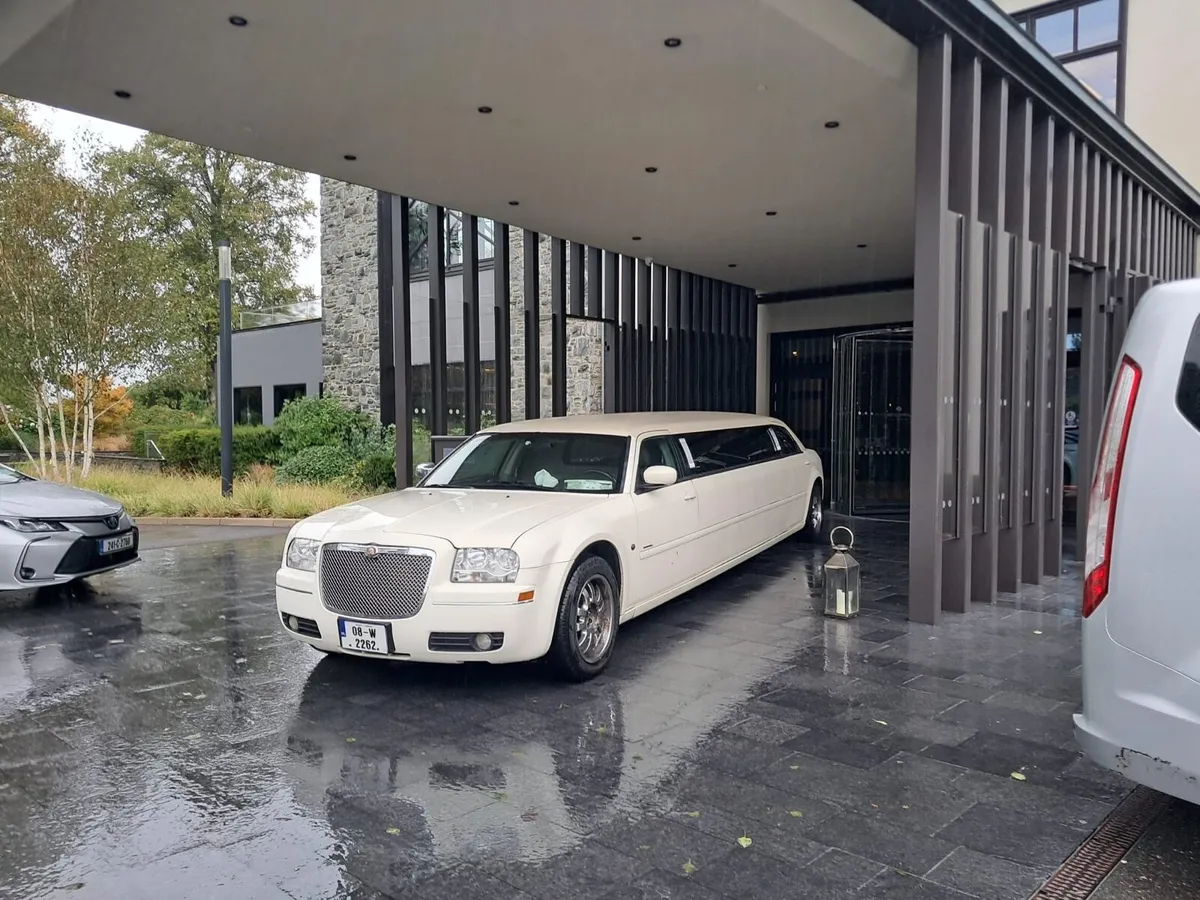 Chrysler limousine - Image 1