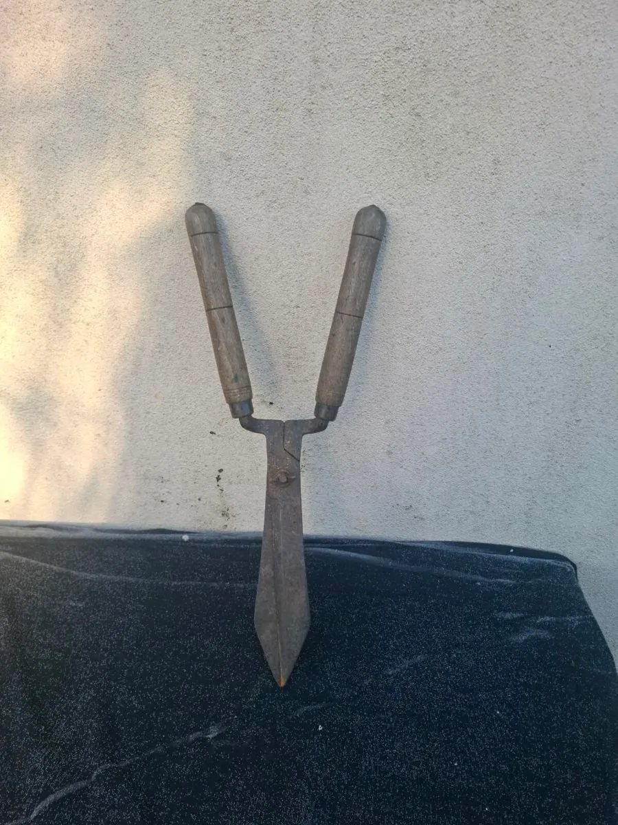 Old garden shears postage possible