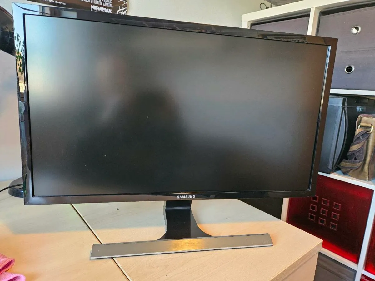 Samsung 18-inch 4K UHD Monitor - Image 1