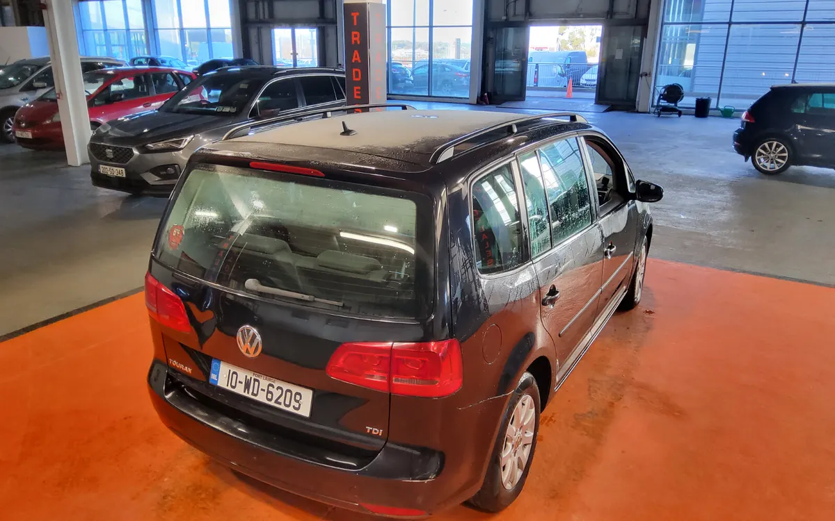 Volkswagen Touran 2010 - Image 4