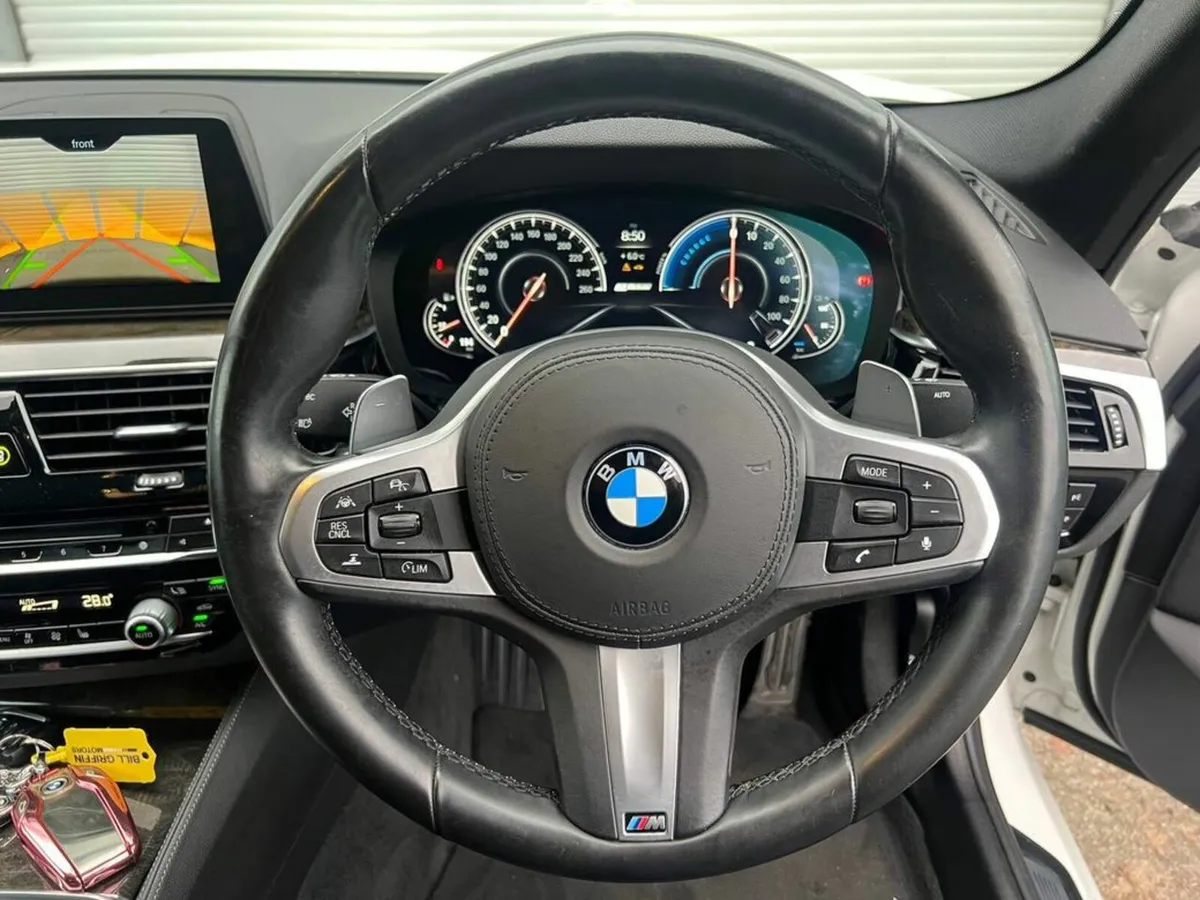 BMW 5-Series 530e M-SPORT COMPETITION 2.0 HYBRID / - Image 4