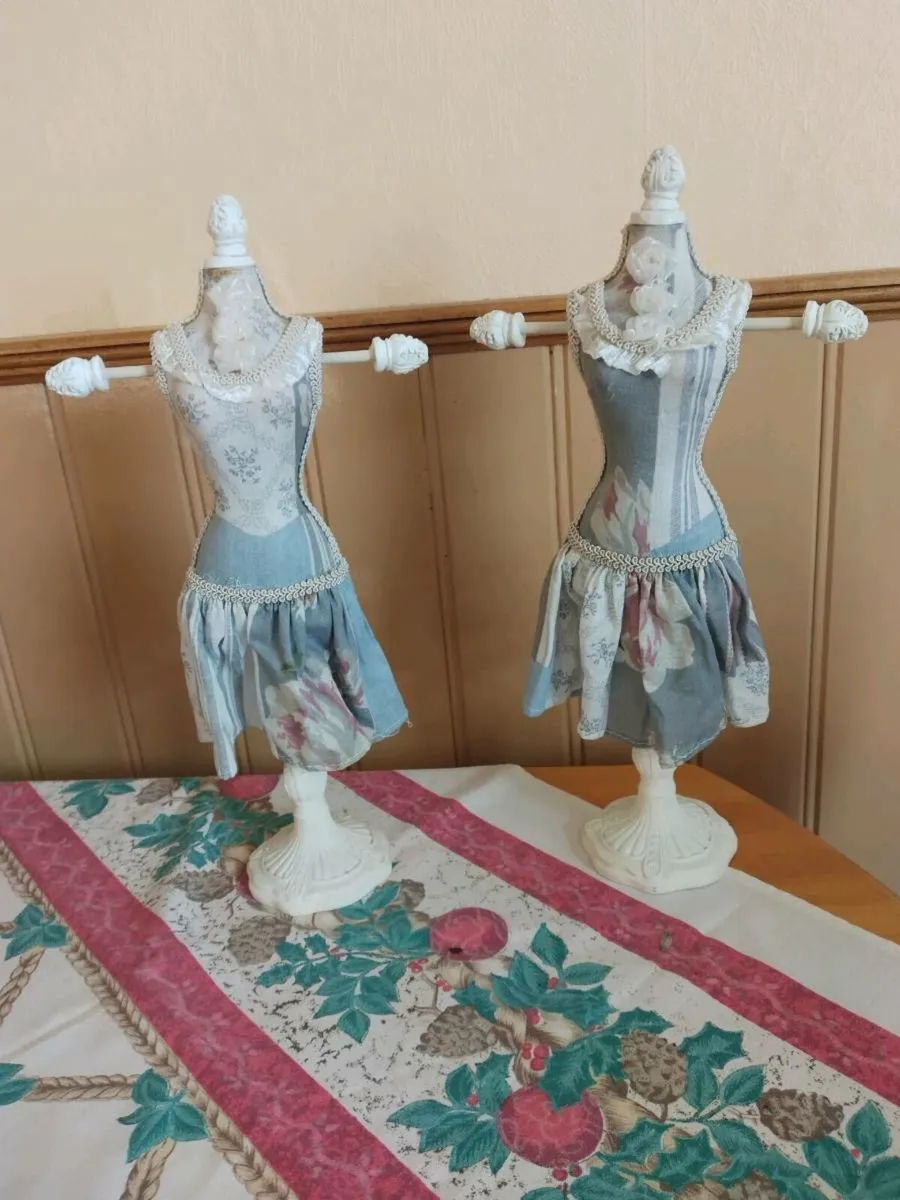 Dressing table mannequins jewellery holders - Image 1