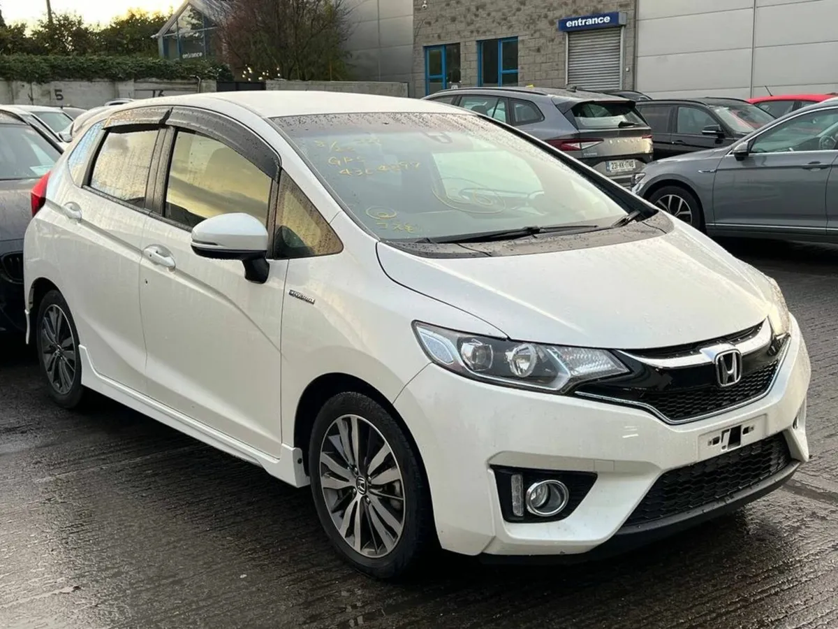 Honda Fit SPORT 1.5 HYBIRD AUTO // REVERSE CAMERA - Image 1