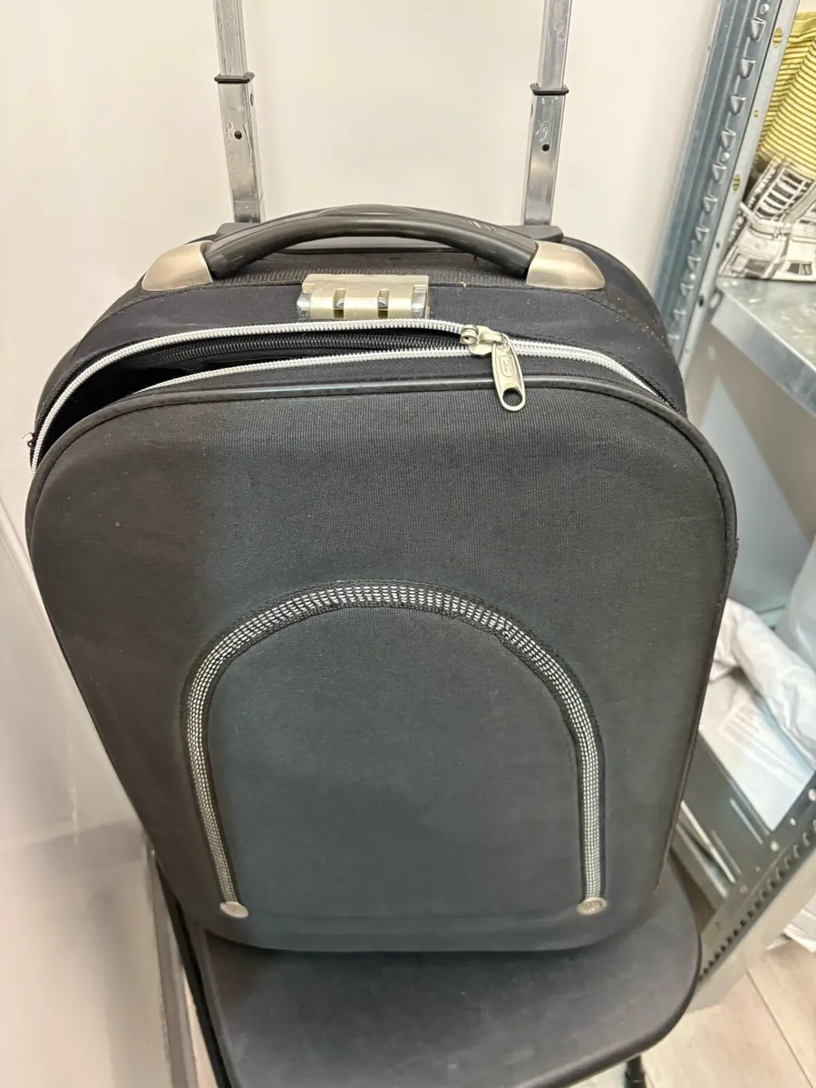 Small luggage - Image 1