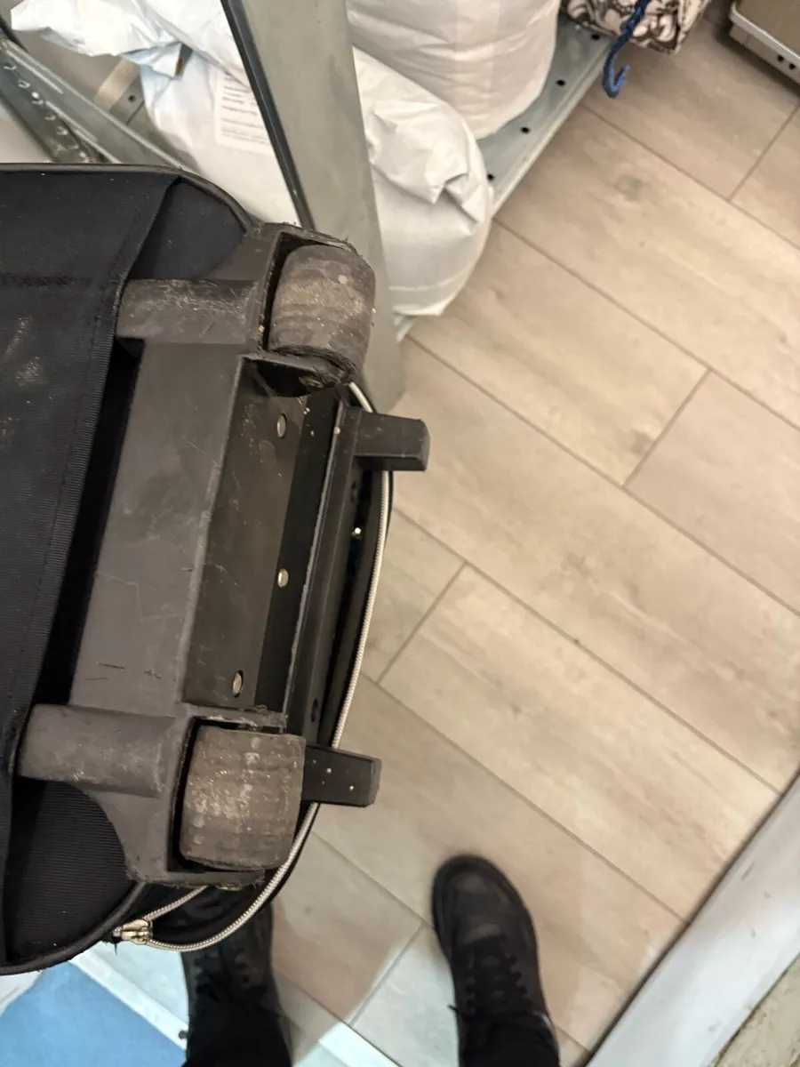 Small luggage - Image 4