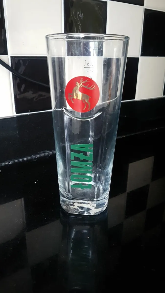 Pint glasses never used 5 euro each - Image 2