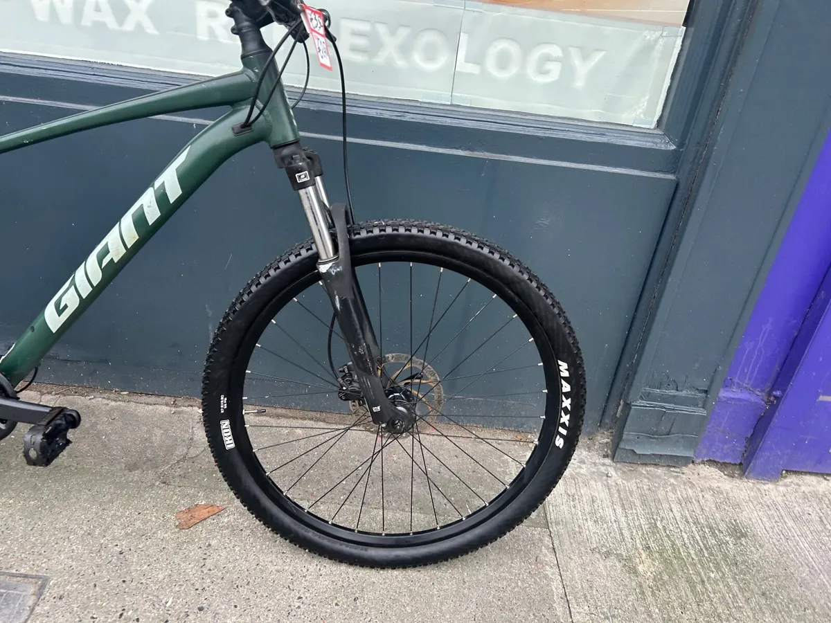 Giant Talon bike ❗️Open 7 days of the week ❗️ - Image 4