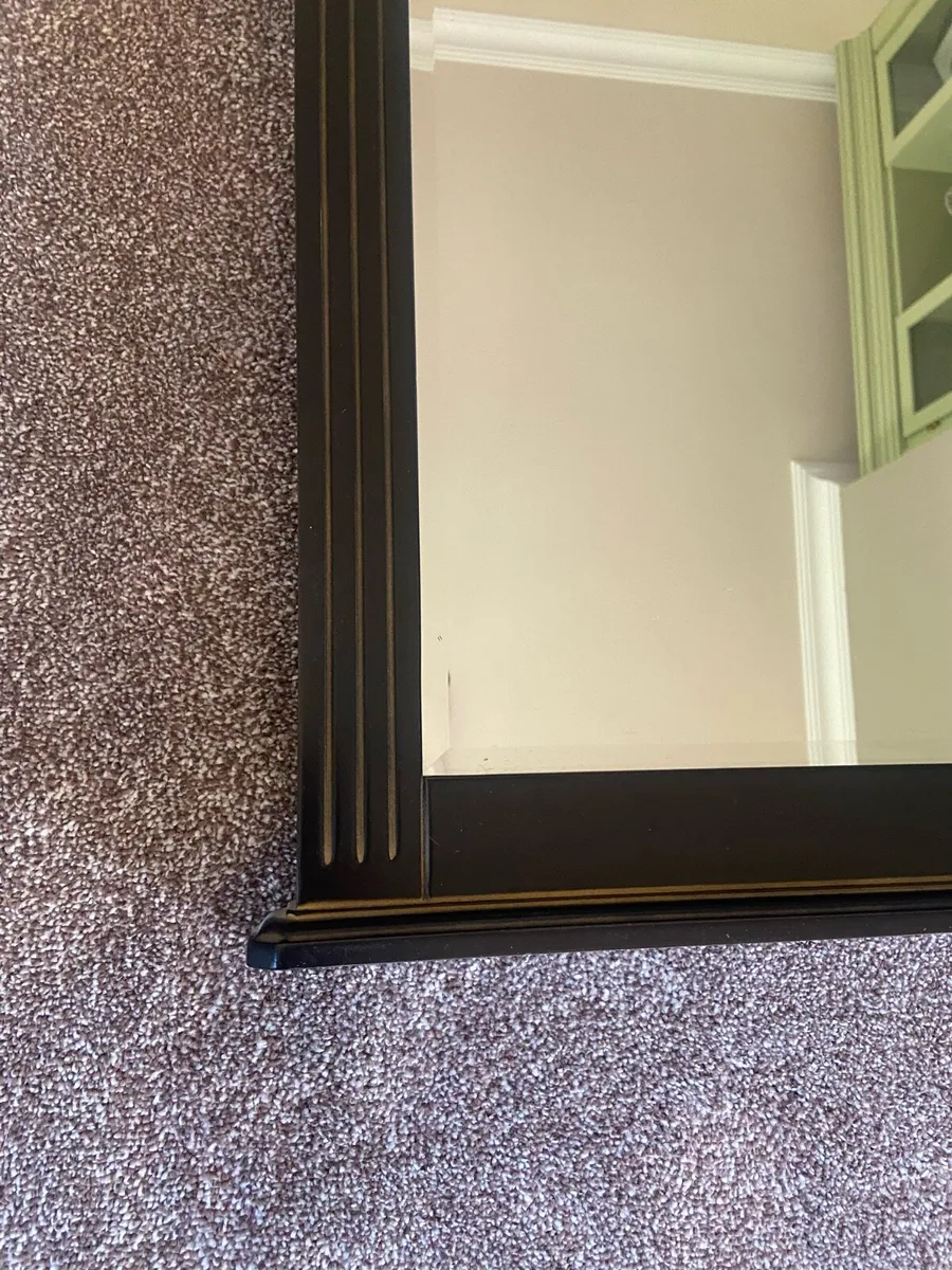 Interior Black Mirror - Image 2