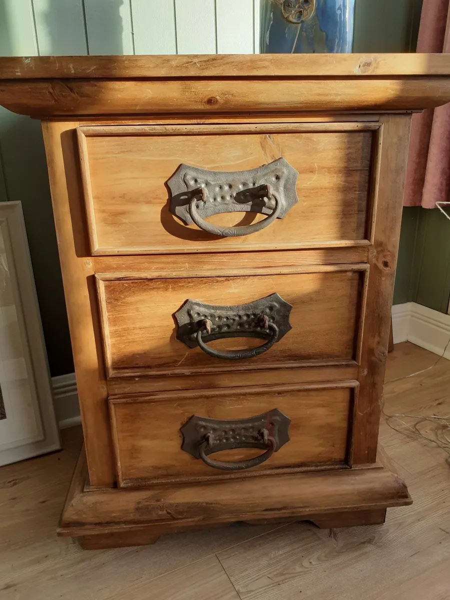 set of drawers