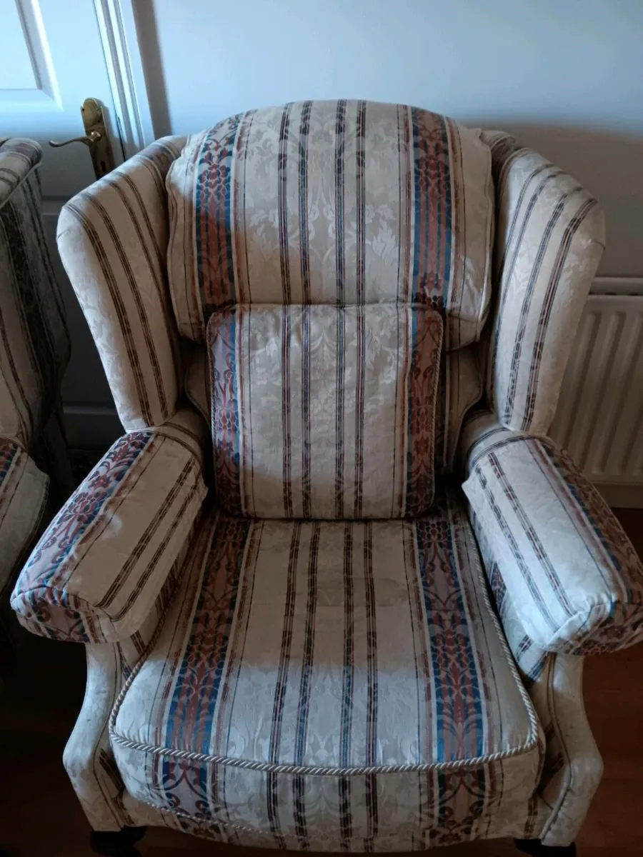 3 piece suite + fotstool - Image 2