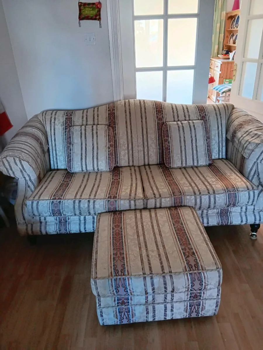 3 piece suite + fotstool - Image 3