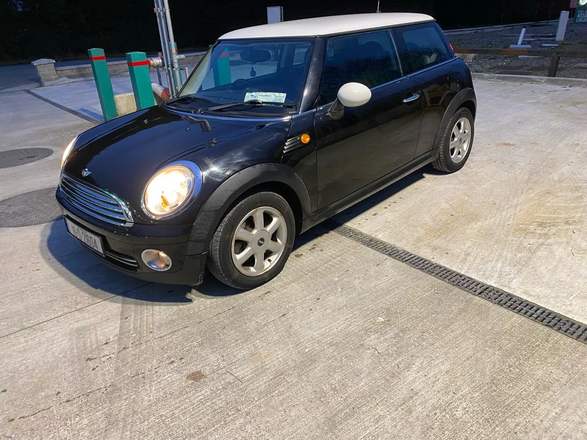 2010 Mini Cooper - Image 2