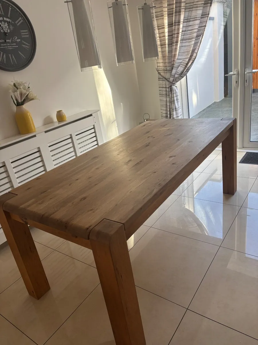 Dining table - Image 1