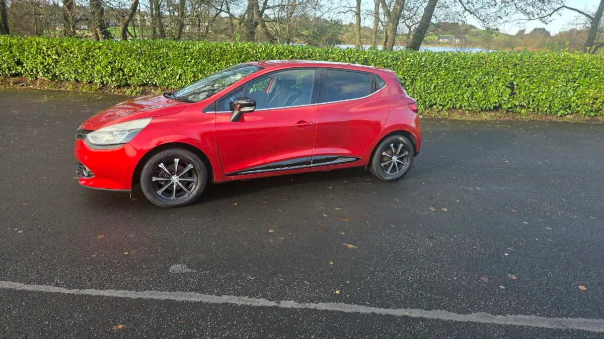 CLIO 1.2 petrol 118HP AUTOMATIC. LOW MILEAGE - Image 4