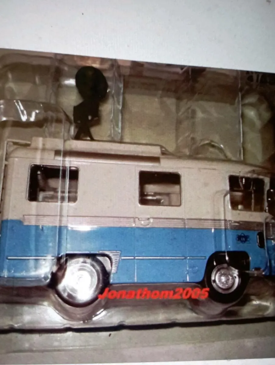 RV WITH SATELLITE DISH TV VAN 1-43 SCALE - Image 2