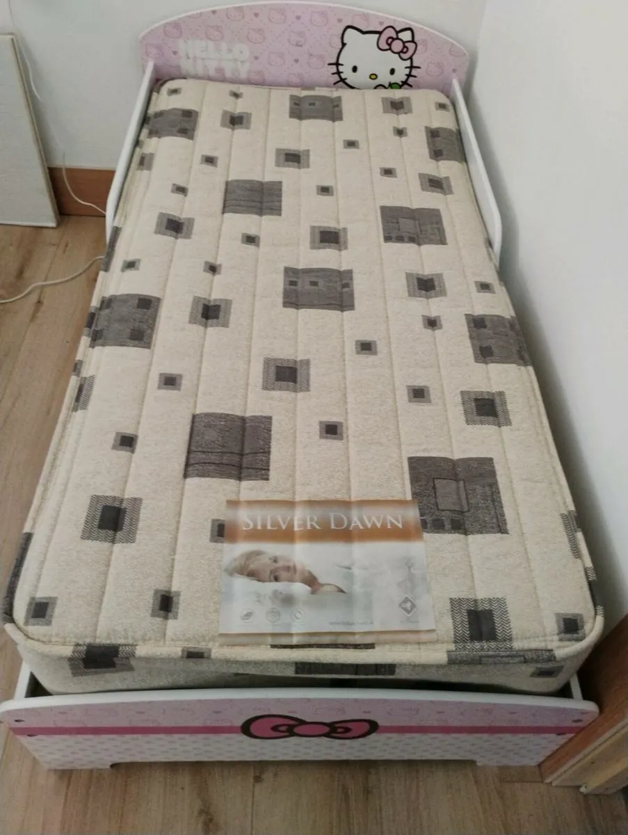 Childs 'Hello Kitty' bed - Image 2