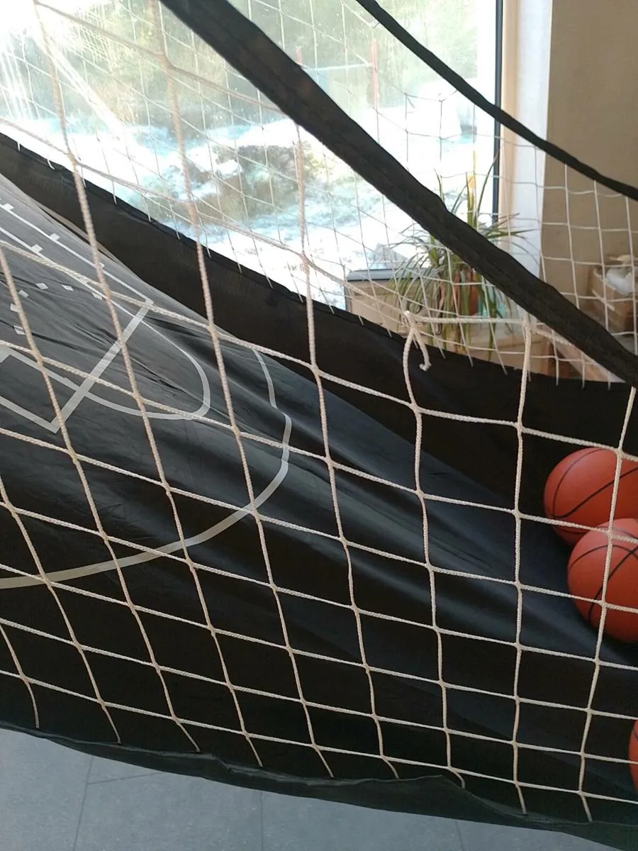 Dual basketball ball arcade game - Image 3