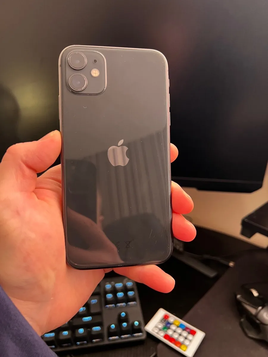 iPhone 11 - Image 2