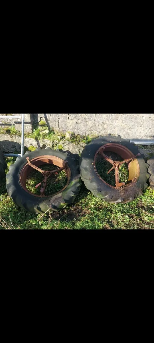 Farm Machinery, twin wheels, transport box - Image 1