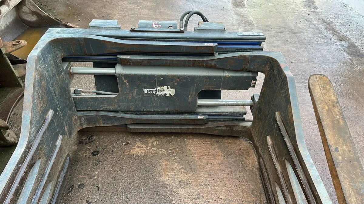Forklift Clamp - Image 1