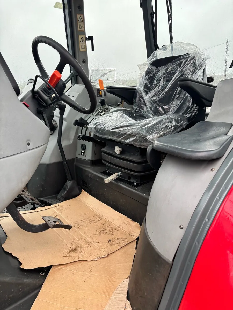 Massey Ferguson 4255.     2001 - Image 4