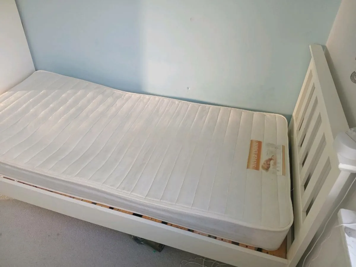 Single bed frame with mattres - Image 2