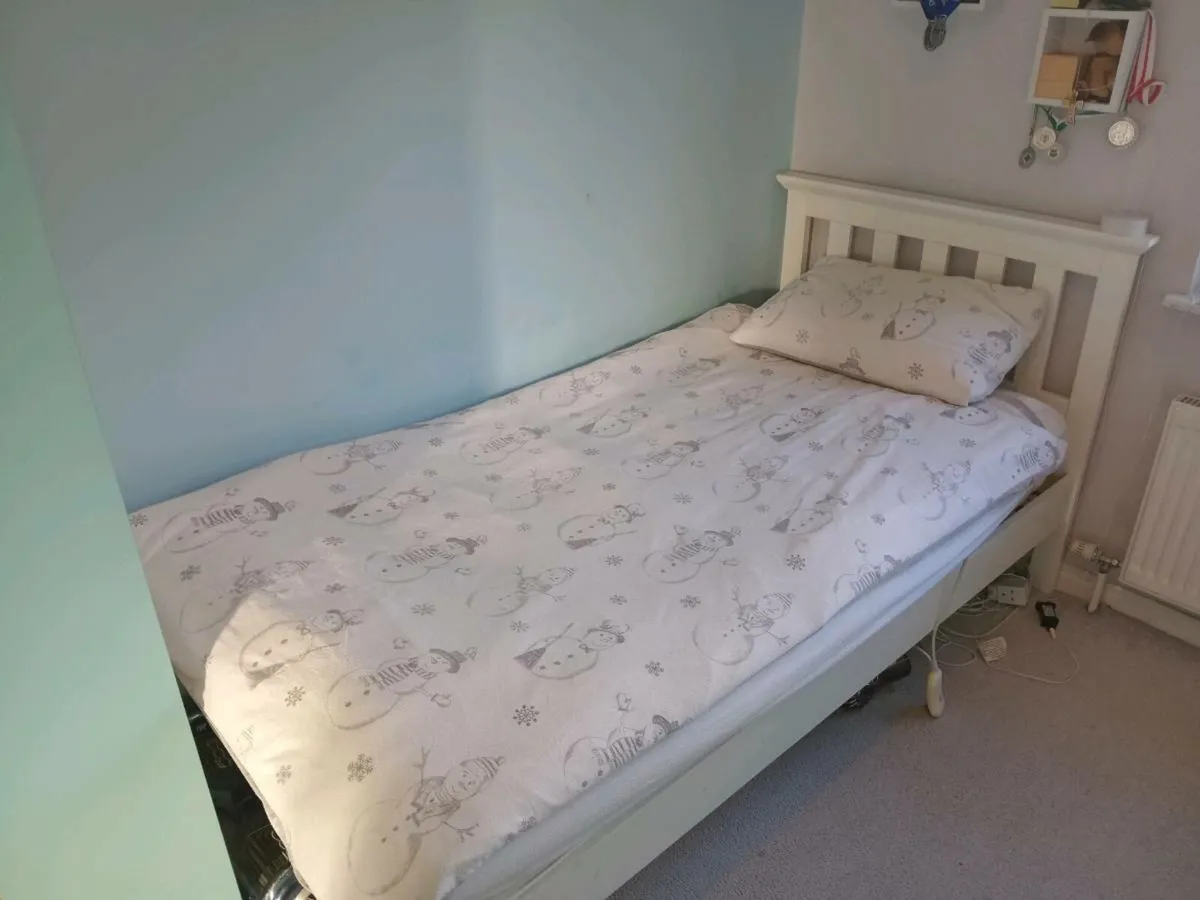 Single bed frame with mattres - Image 3