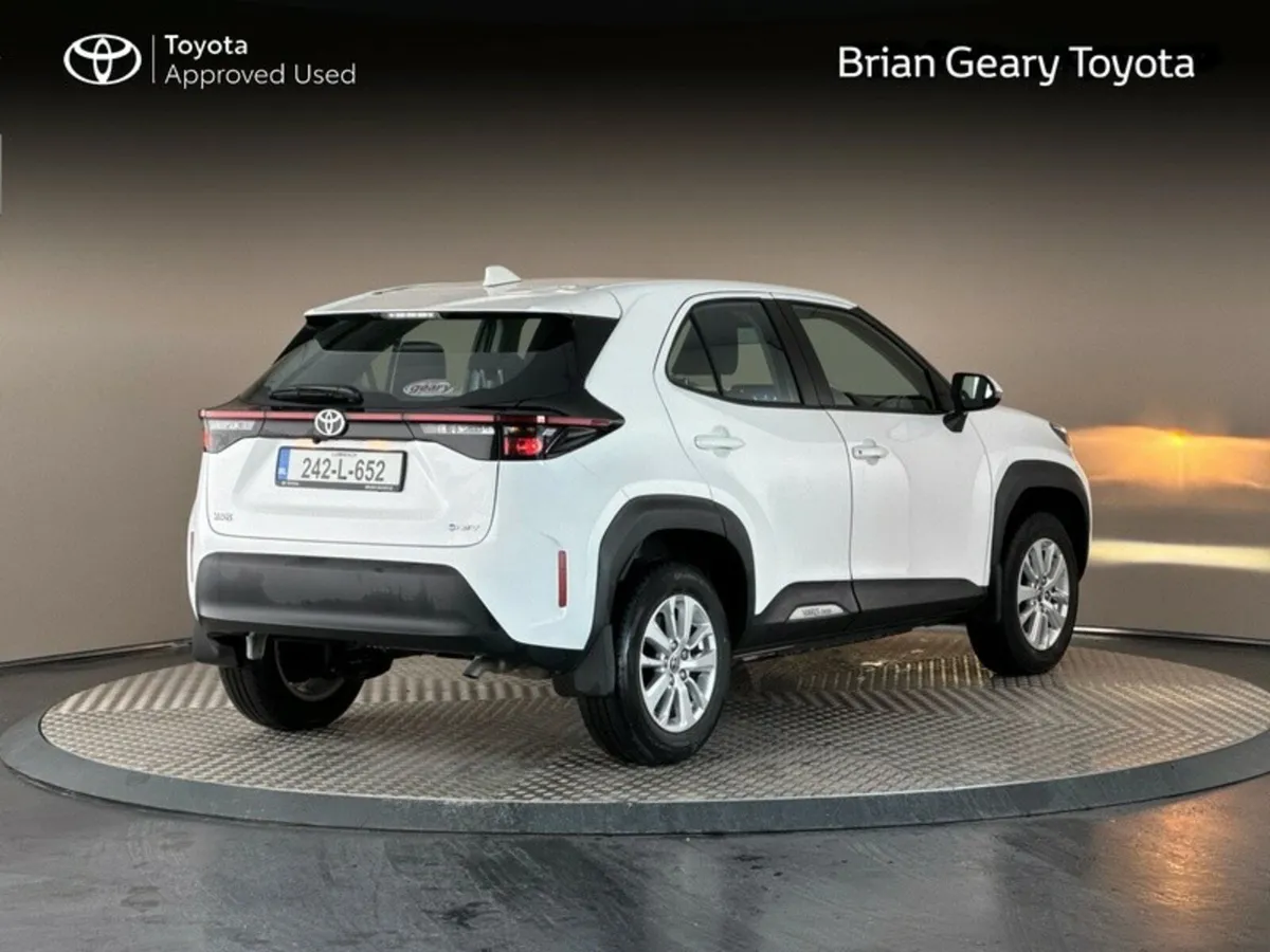 Toyota Yaris Cross HYBRID LUNA - Image 2