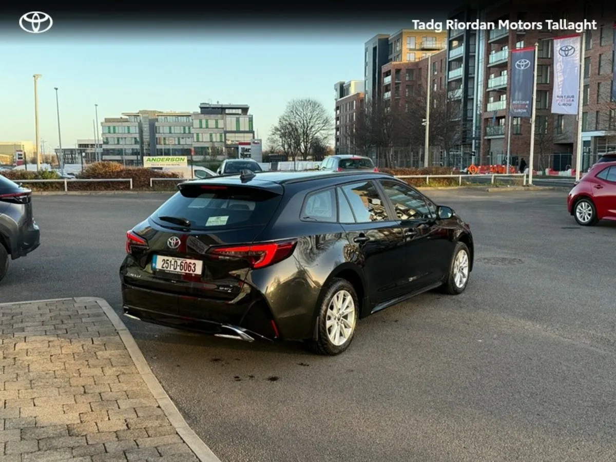 Toyota Corolla COROLLA HYB LUNA T/S - Image 2